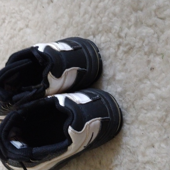 Nike Air Max 95 Kids Black and White Sneakers - Picture 4 of 5